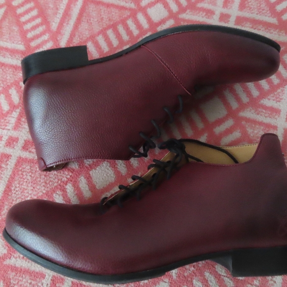 john fluevog vegan vogs RADIO CJRT LACE-UP ANKLE BOOT Red Vegan 9.5 - Picture 6 of 11